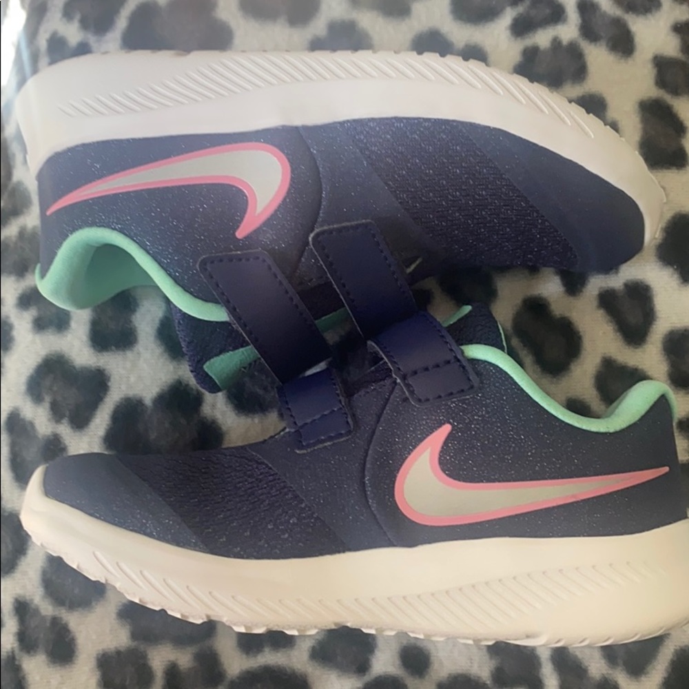 Brand new toddler Nike size 9c